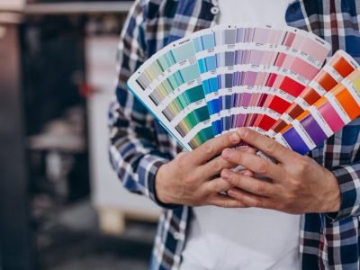 Impression professionnelle à Miramas avec presse offset et nuancier Pantone